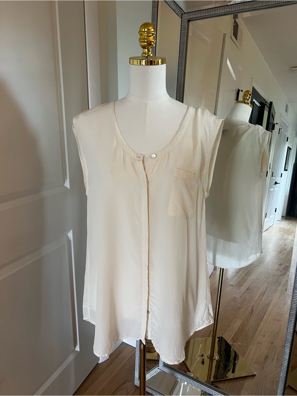 Eileen Fisher Cream Sleeveless Silk Button-Front Blouse